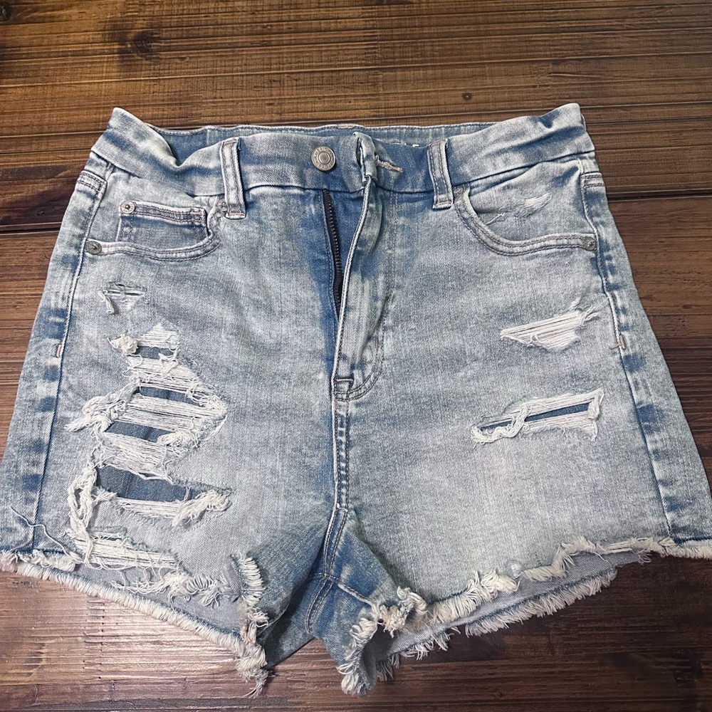 NWOT - AE Distressed Denim Women Shorts - Size 4
